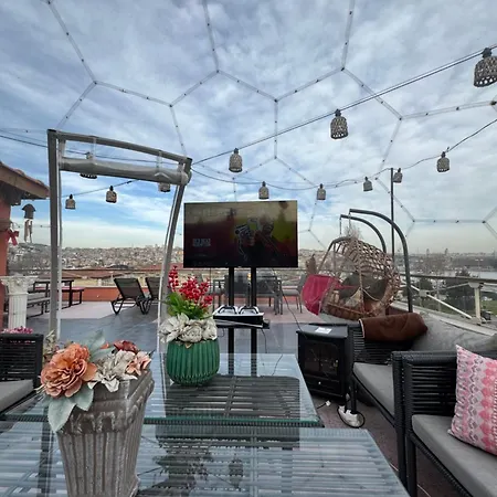 Waterfront By The Tram - Private Terrace With Dome & Golden Horn View In Fatih 度假居