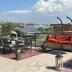 Waterfront By The Tram - Private Terrace With Dome & Golden Horn View In Fatih *