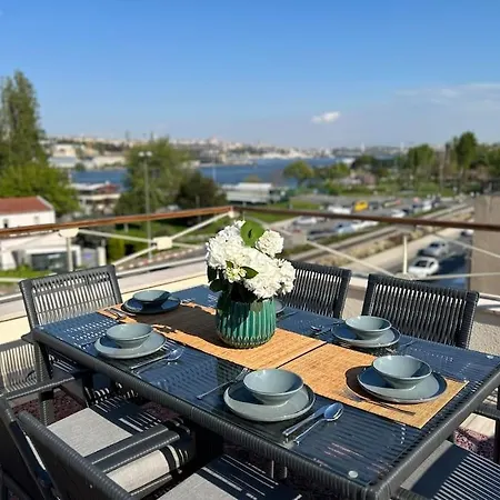Waterfront By The Tram - Private Terrace With Dome & Golden Horn View In Fatih Casa de Férias