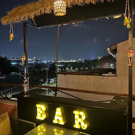 בית נופש Waterfront By The Tram - Private Terrace With Dome & Golden Horn View In Fatih *