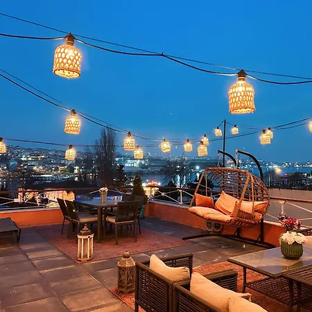 Waterfront By The Tram - Private Terrace With Dome & Golden Horn View In Fatih *