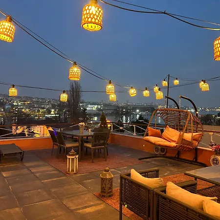 Waterfront By The Tram - Private Terrace With Dome & Golden Horn View In Fatih Сasa de vacaciones *